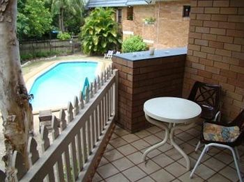 Noosa Yallambee Holiday Apartments นูซาวิลล์ ภายนอก รูปภาพ